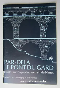 Par-delà le Pont du Gard